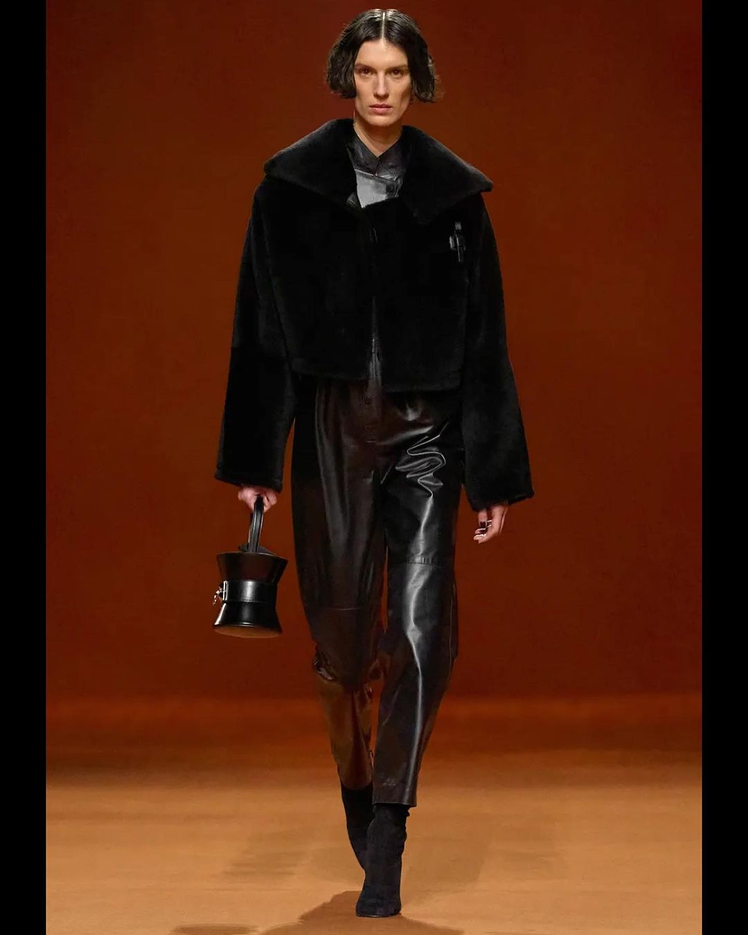 Без них нікуди: стиліст показала стильні варіанти штанів (фото)